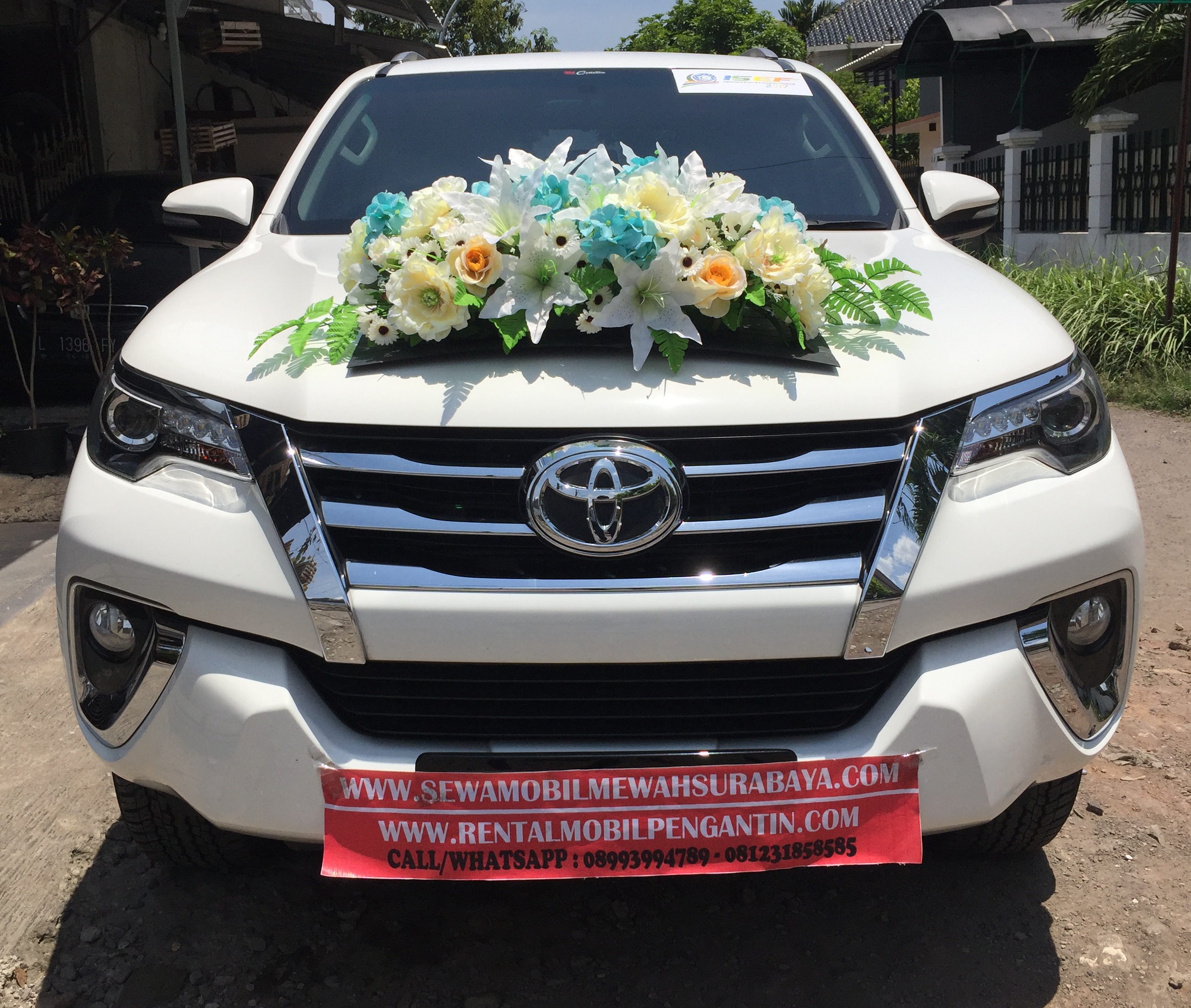 sewa mobil pengantin fortuner vrz putih surabaya