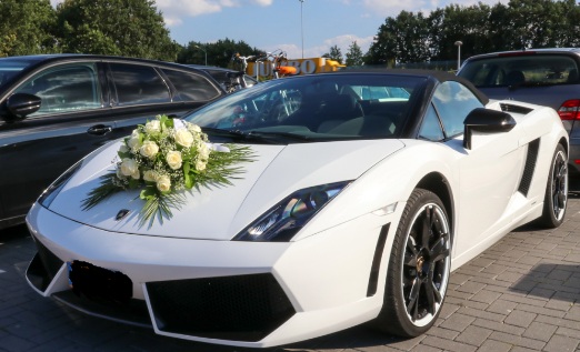 sewa mobil pengantin lamborghini gallardo aventador surabaya